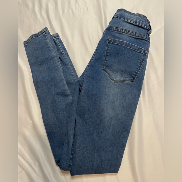 Akira Women’s Blue Jeans - Picture 4 of 7